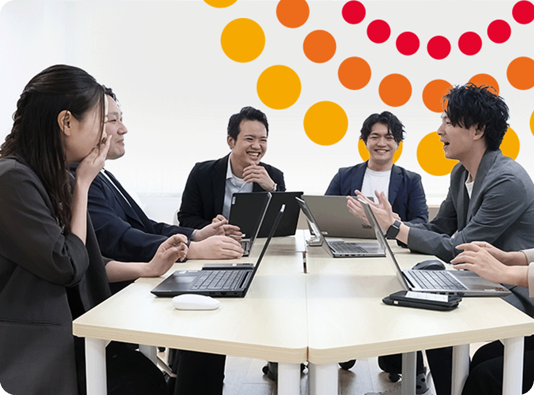 談笑するサンクスラボの社員たち